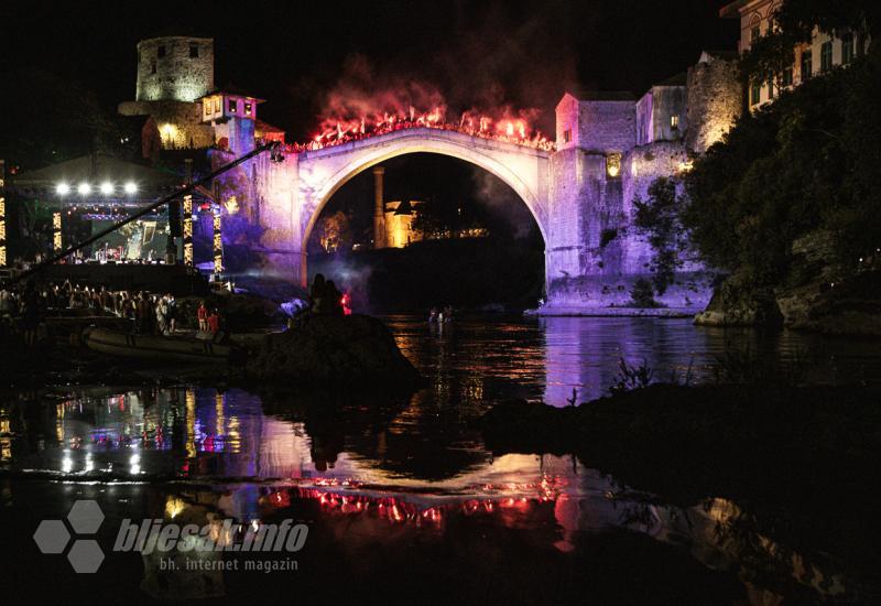 Manifestacija obilježavanja 20 godina od obnove Starog mosta - FOTO | Mostar je večeras središte regije: Pogledajte spektakl ispod Starog mosta