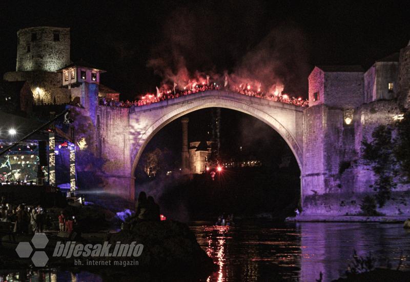 FOTO | Mostar središte regije: Pogledajte spektakl ispod Starog mosta