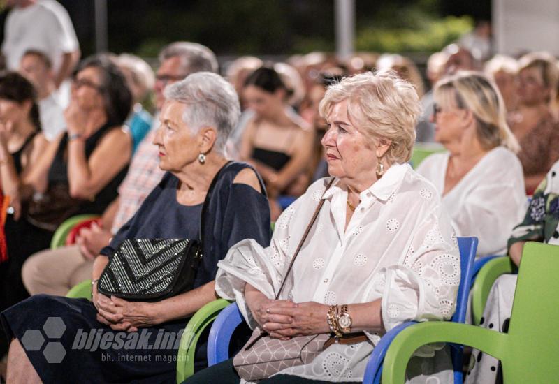 Dario Mostarcima poklonio intervjue sa Sonjom Savić, Massimom i Manu Chaom 