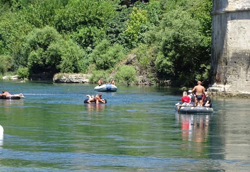 U Mostaru održana "Šlaufijada", pobjedu "za dlaku" odnijela ekipa "Grade moj"