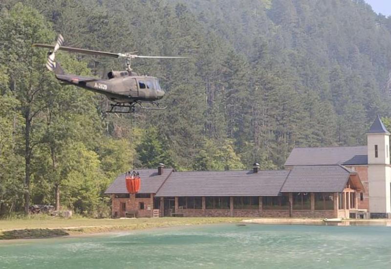 Helikopteri Oružanih snaga od jutarnjih sati gase požar u blizini Bugojna