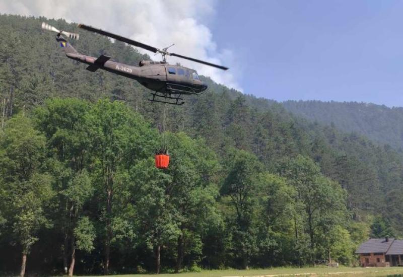 Helikopteri Oružanih snaga od jutarnjih sati gase požar u blizini Bugojna