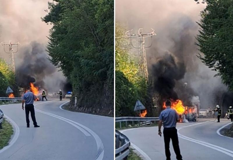 Jablanica: Kombi na cesti u potpunosti izgorio, promet obustavljen