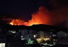 FOTO | U Tučepima izbio ogroman požar, na terenu veliki broj vatrogasaca