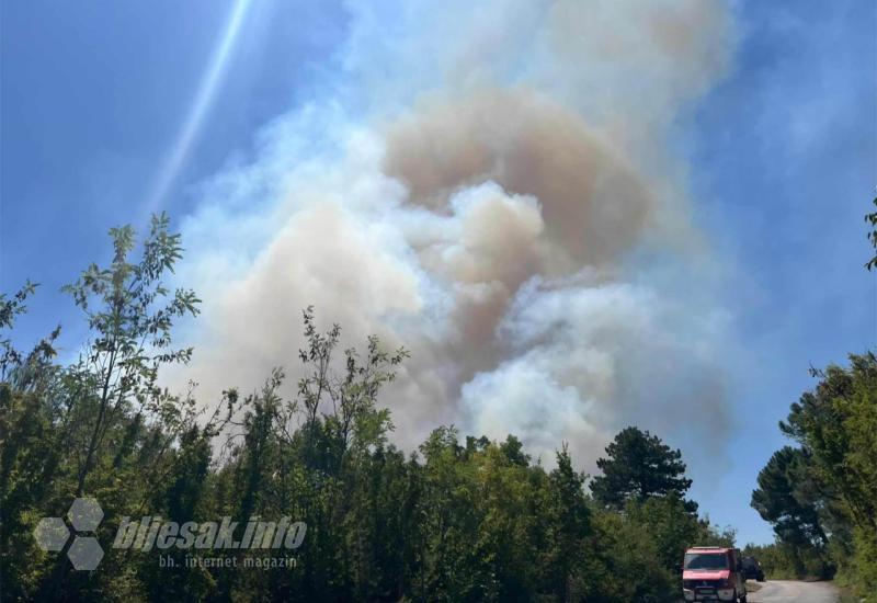 Požar kod Mostara i dalje aktivan - gašenje otežava vjetar