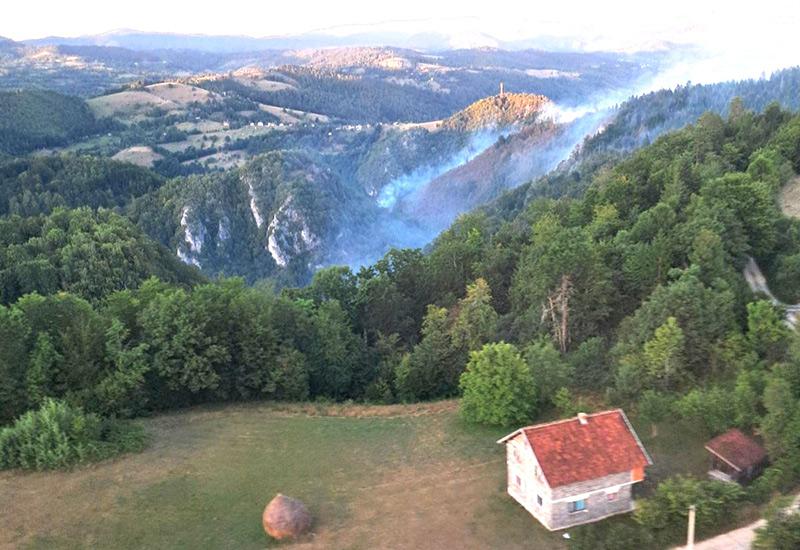 Požar kraj Olova - Gori u svim županijama - Helikopteri kod Olova