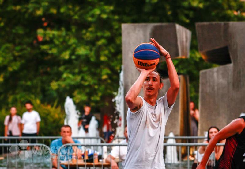 FOTO | U Mostaru započeo turnir 3x3: Posjetitelji uživali u atraktivnim potezima i bogatom programu