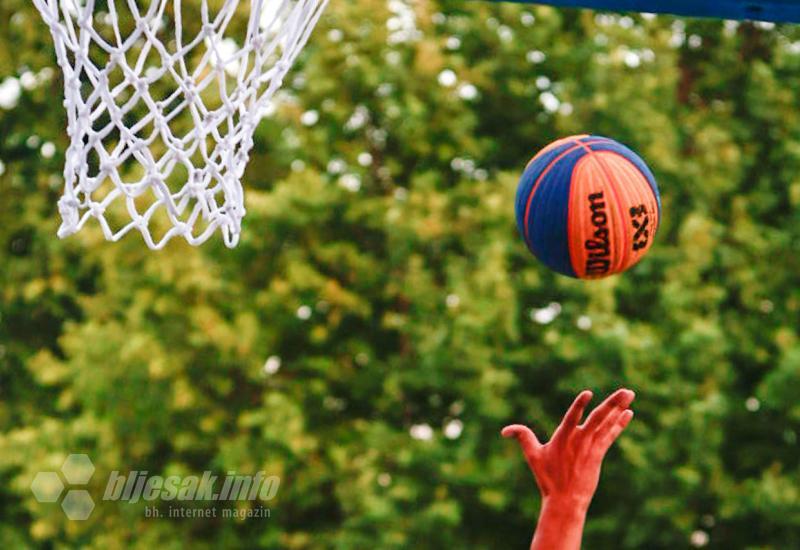 U Mostaru započeo turnir Mostar 3x3 - FOTO | U Mostaru započeo turnir 3x3: Posjetitelji uživali u atraktivnim potezima i bogatom programu