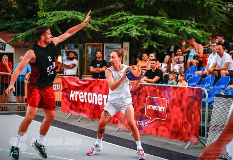 U Mostaru započeo turnir Mostar 3x3 - FOTO | U Mostaru započeo turnir 3x3: Posjetitelji uživali u atraktivnim potezima i bogatom programu