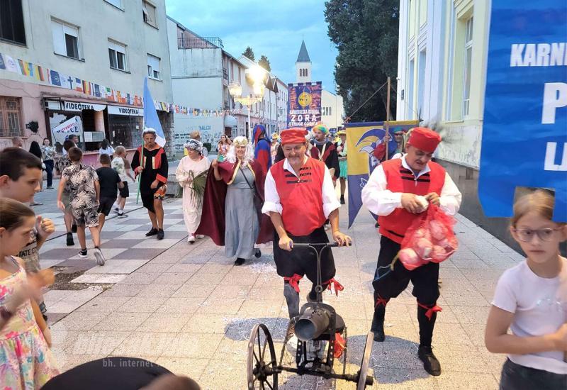 Međunarodni ljetni karneval u Čapljini - FOTO | Čapljinci uživaju u Međunarodnom ljetnom karnevalu