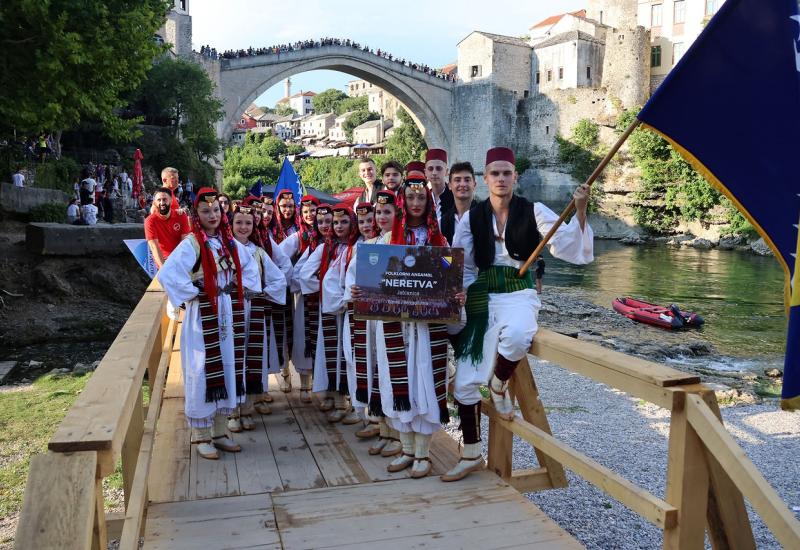 FOTO | U Blagaju održan Međunarodni festival folklora ''41. susreti prijateljstva''