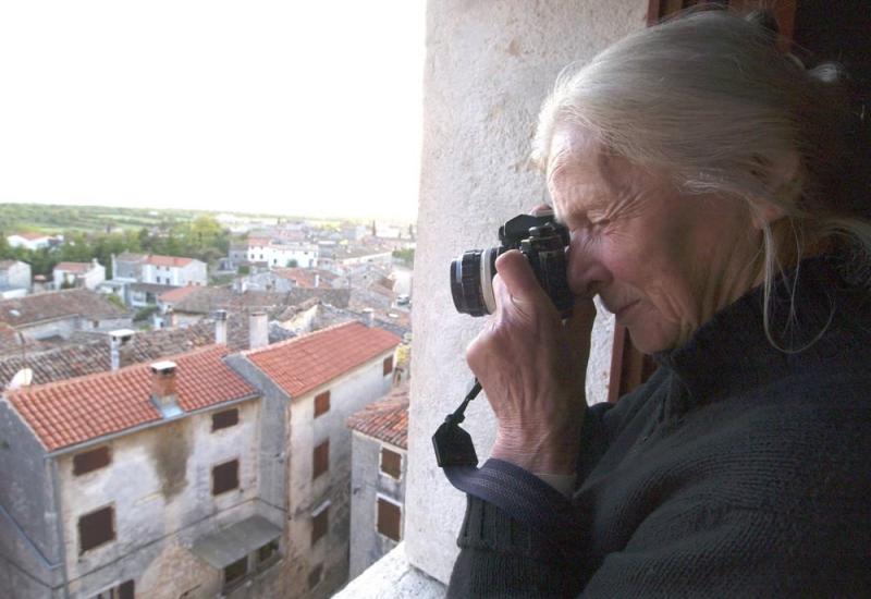 Marija Braut Marija Braut (rođ. Kračun; Celje, 7. kolovoza 1929. – Zagreb, 1. srpnja 2015.) - Fotografkinja Marija Braut, poznata kao 