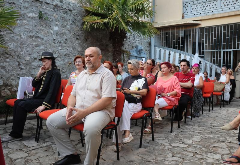 Promocija zbirke poezije ''Postajući sve što jesam'' oduševila mostarsku publiku