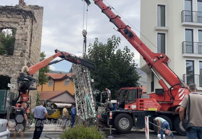 Mostar - Prometne gužve na Bulevaru, pao dio dizalice