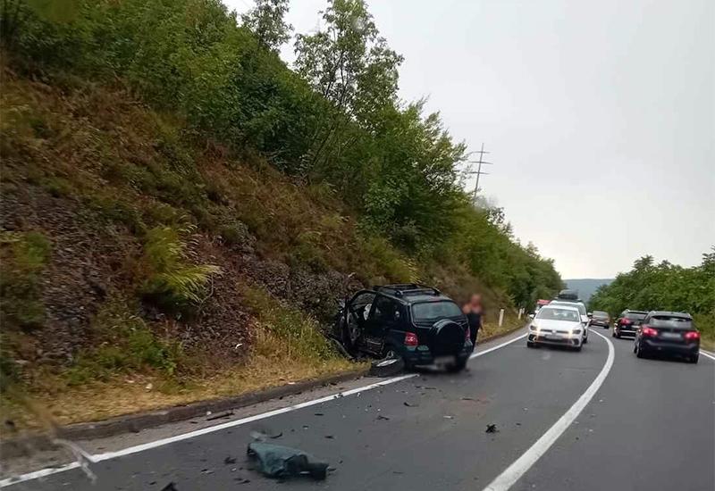 Prometna u Grabovici | Foto: Viber - Grabovica: Dvoje ozlijeđenih u prevrtanju dva vozila na krov