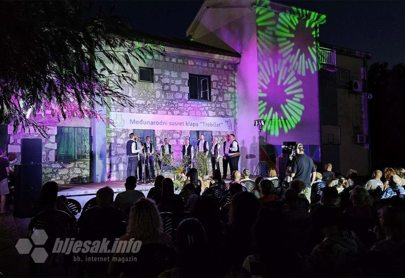 FOTO | Stotine okupljenih na Trebižatu uživalo u klapskim izvedbama