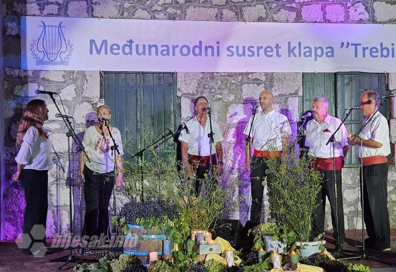 FOTO | Stotine okupljenih na Trebižatu uživalo u klapskim izvedbama