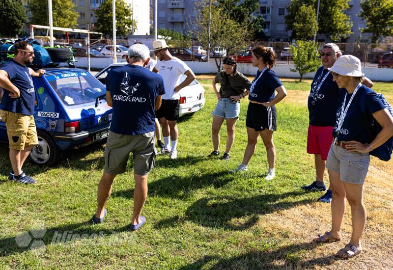 S 25 Peugeota 205 kroz Europu - stali u Mostaru i posjetili Los Rosales