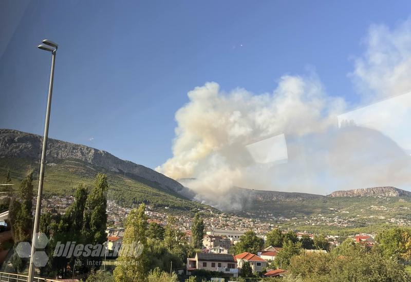 Gori kod Solina, vatra došla među kuće