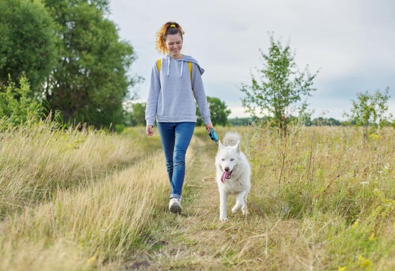 7 navika ljudi koji ostaju u formi bez odlaska u teretanu