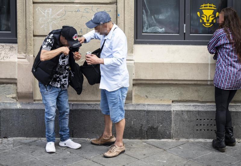 Ovisnici o crack kokainu u Frankfurtu - Sjedište njemačke moći danas je grad zombija, sve je puno narkomana i prostitutki