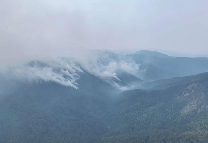 Požar kod Kaknja - Požar na Ponijerima kod Kaknja izmiče kontroli, traži se pomoć helikoptera OSBiH