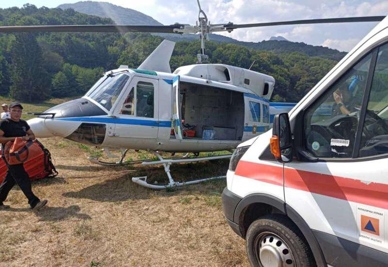 Gašenju požara na Tjentištu priključila se i dva helikoptera iz Srbije