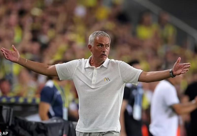 Mourinho suspendiran