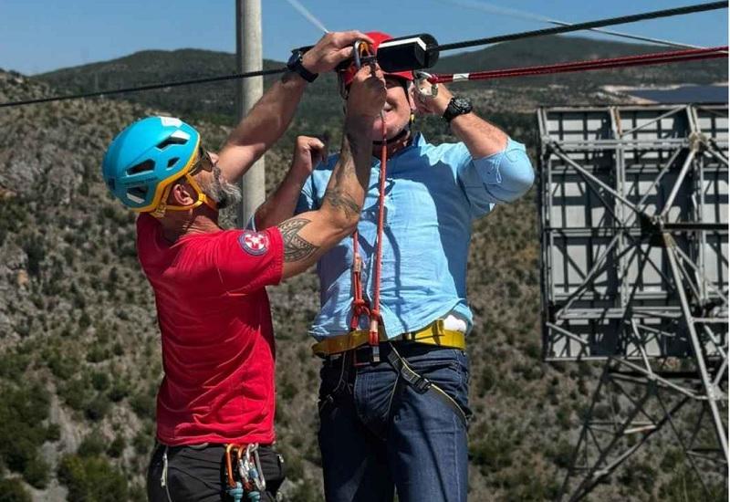 Čović se provozao zip-lineom u Grudama - Čović se provozao zip-lineom u Grudama