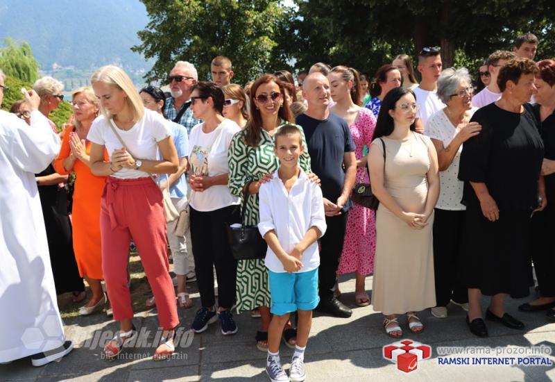 FOTO/VIDEO | Na Šćitu pred velikim brojem vjernika proslavljena Velika Gospa