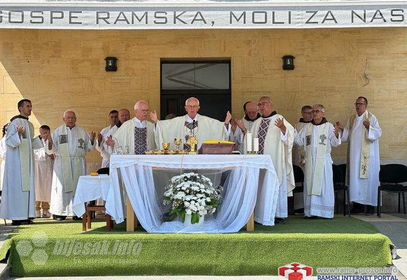 FOTO/VIDEO | Na Šćitu pred velikim brojem vjernika proslavljena Velika Gospa