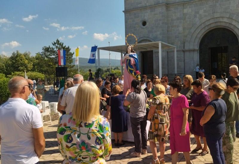 Tisuće vjernika na blagdan Velike Gospe u Međugorju i u Širokom Brijegu