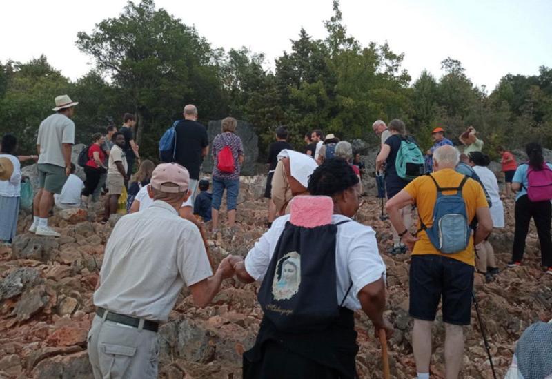 Vjernici slave blagdan Velike Gospe - Tisuće vjernika na blagdan Velike Gospe u Međugorju i u Širokom Brijegu