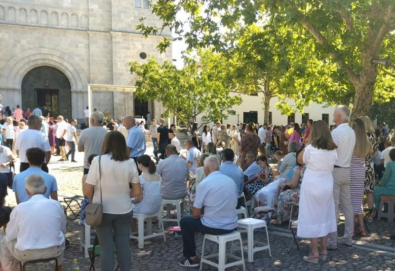 Tisuće vjernika na blagdan Velike Gospe u Međugorju i u Širokom Brijegu