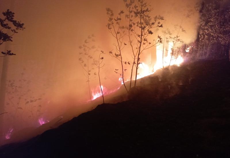 Konjic nakon teške noći - Požar pod kontrolom, vatrogasci i dalje u pripravnosti