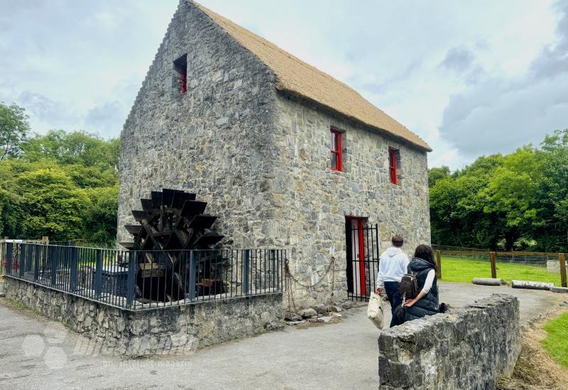 Bljesak u Bunratty Village-u - Krenite s nama na putovanje kroz povijest Irske