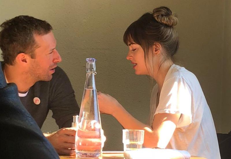 Chris Martin i Dakota Johnson  - Što se događa s Chrisom Martinom Dakotom Johnson 