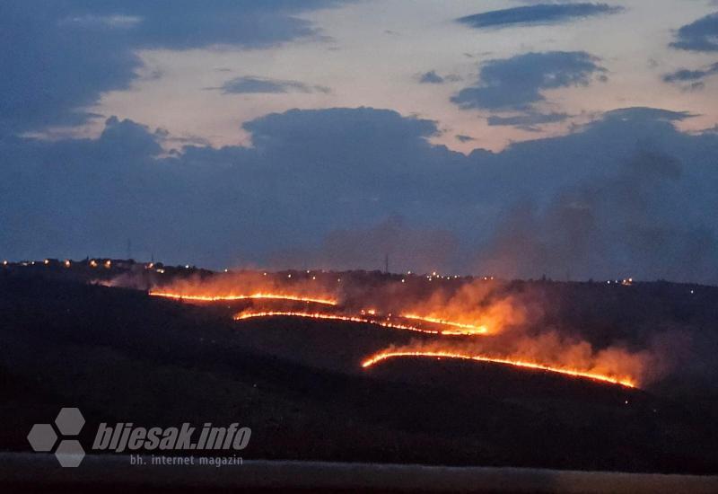 Požar na Gubavici i dalje aktivan - Požar na Gubavici i dalje aktivan