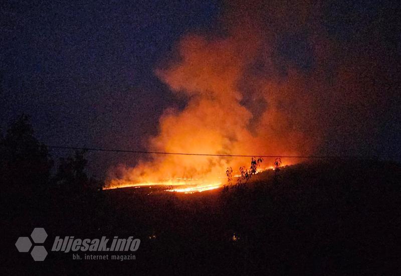 Požar na Gubavici i dalje aktivan