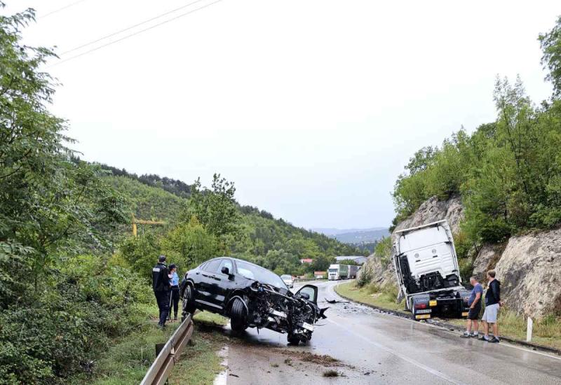 Prometna kod Širokog - Sudarili se BMW i teretnjak, ima ozlijeđenih