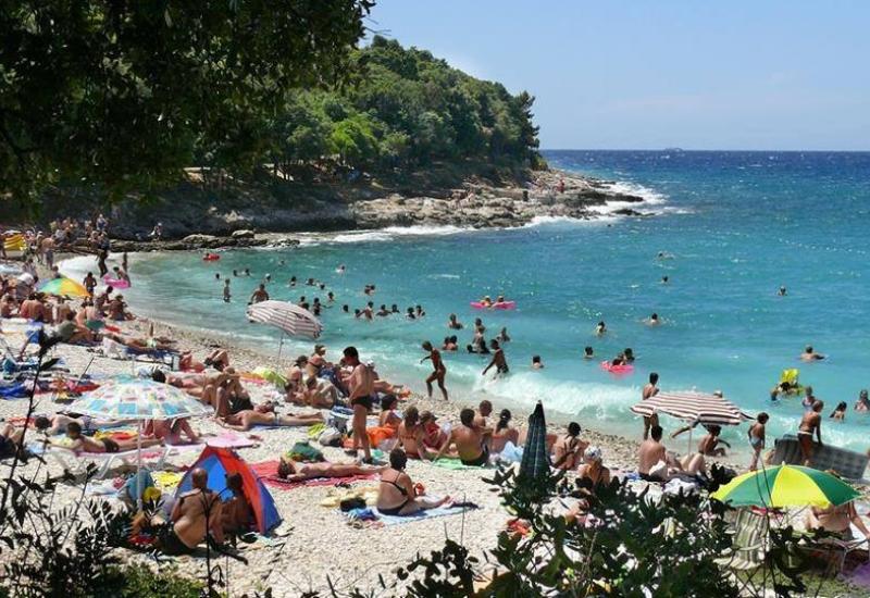 Najezda grinja u poznatom hrvatskom turističkom središtu: Tuširajte se i operite rublje 