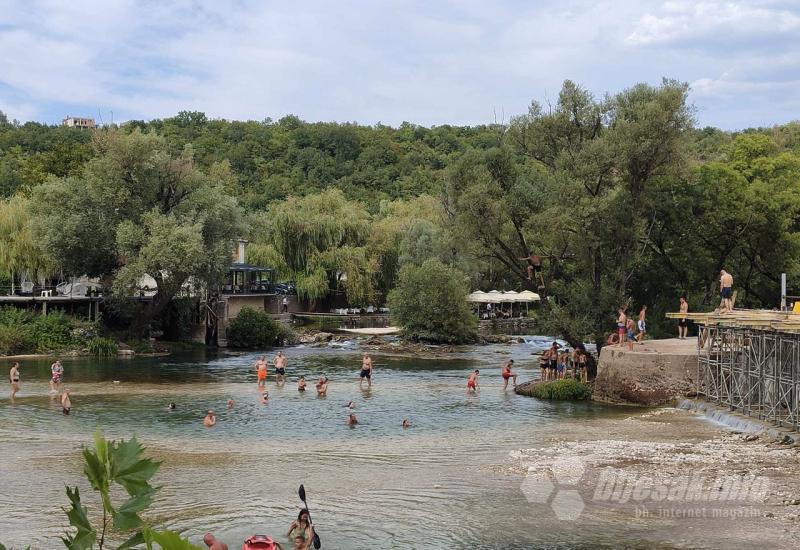 Nedjelja na kupalištu Buna: Radovi ne ometaju kupače - Nedjelja na kupalištu Buna: Radovi ne ometaju kupače