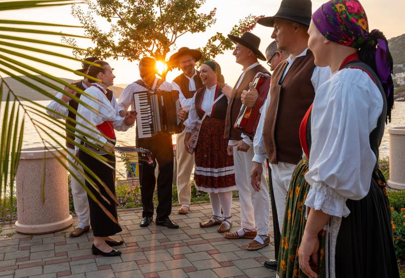 Bogatstvo tradicije na 16. međunarodnoj Večeri folklora u Neumu