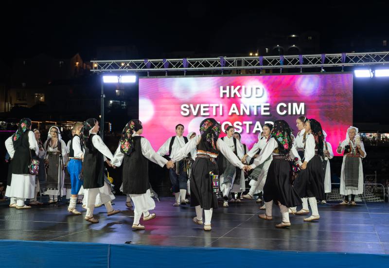 Večer folklora u Neumu - Bogatstvo tradicije na 16. međunarodnoj Večeri folklora u Neumu