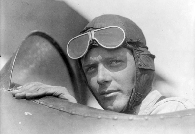 Charles Augustus Lindbergh (Detroit, 4. veljače 1902. – Havaji, 26. kolovoza 1974.)  - Prije pola stoljeća umro je Charles Lindbergh – prvi čovjek koji je sam preletio Atlantik