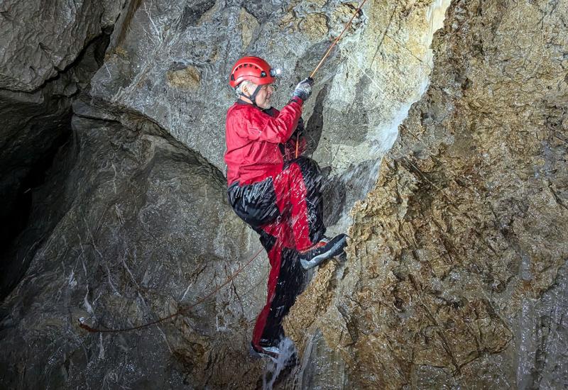 Sattler obilježio završetak mandata u BiH posjetom pećini 