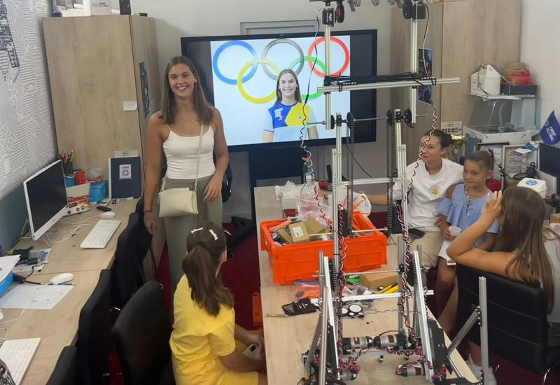 Lana Pudar posjetila robotički tim u Mostaru: Inspiracija za put ka Olimpijadi