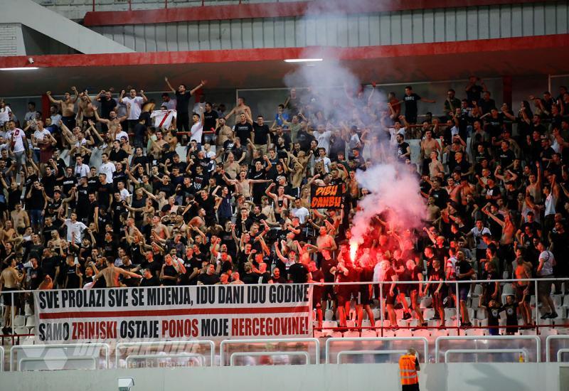 Ultrasi unatoč lošom rezultatu nisu prestajali navijati ni bodriti svoj tim čitave 92 minute koliko se igrala utakmica - Utakmica u fotografijama: Zrinjski za kraj europskog puta