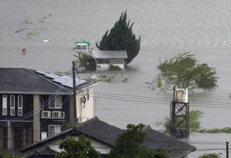 Tajfun pogodio Japan, odnio najmanje 6 života 