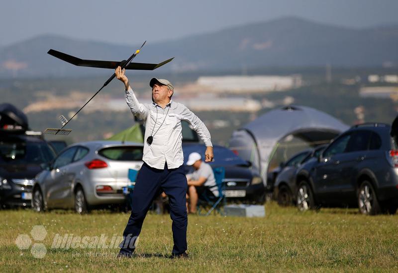 Svjetski kup u Mostaru: Aeromodelari se bore za titulu - Vjetar testirao vještine: Mostar centar aeromodelarstva ovog vikenda